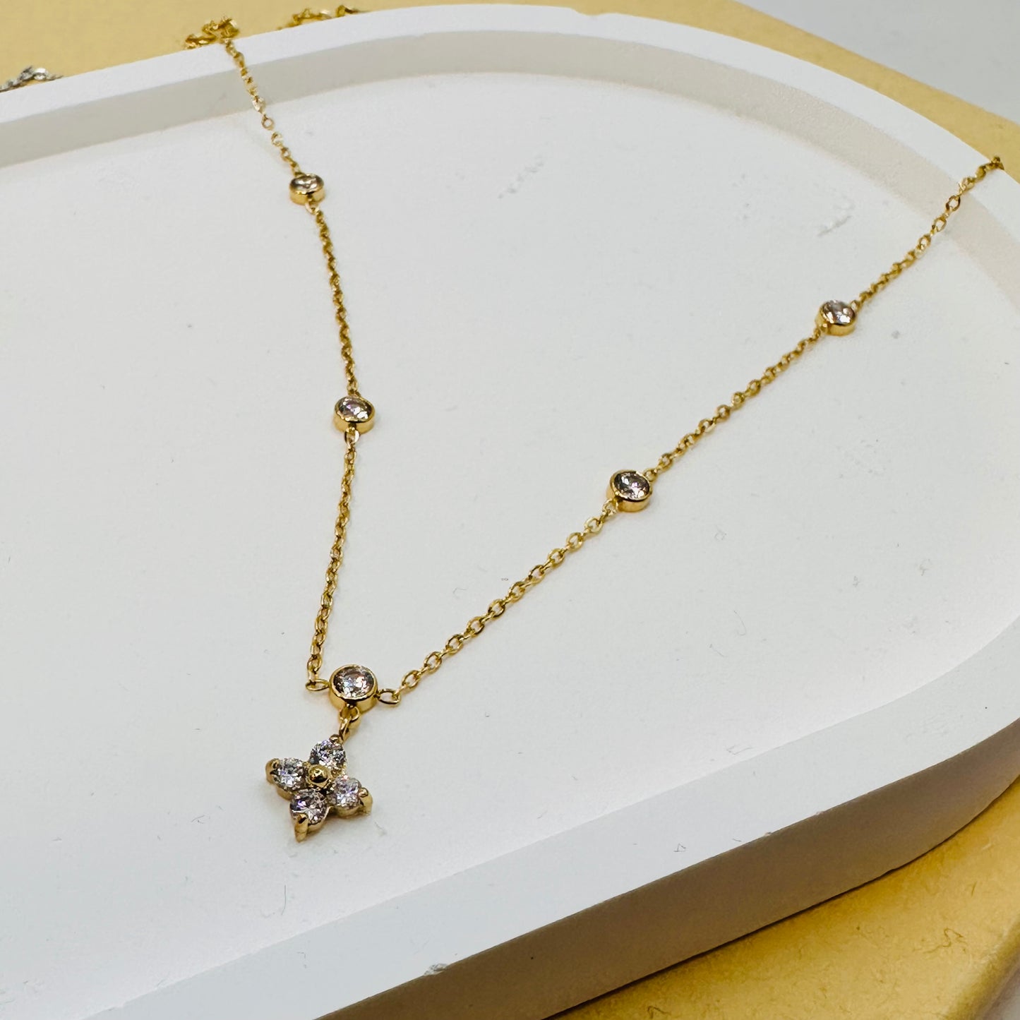 Collier Verity