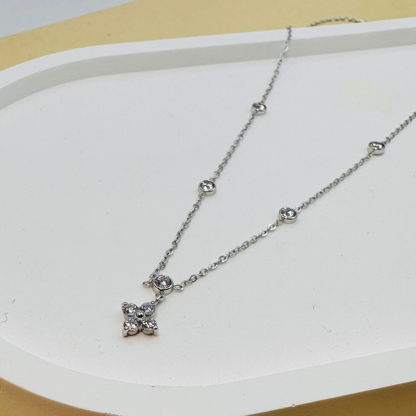 Collier Verity