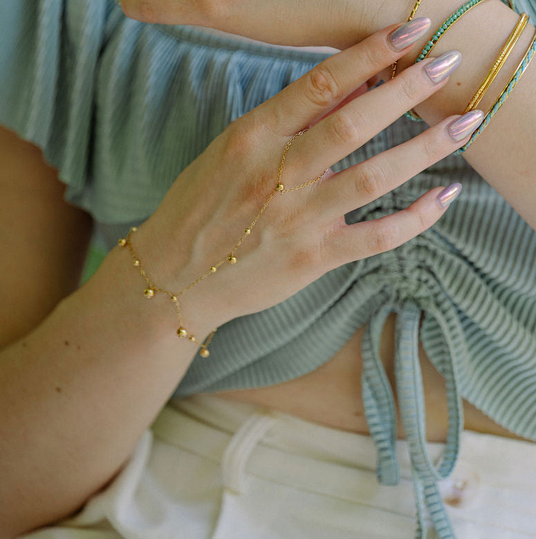 bracelet de main dore