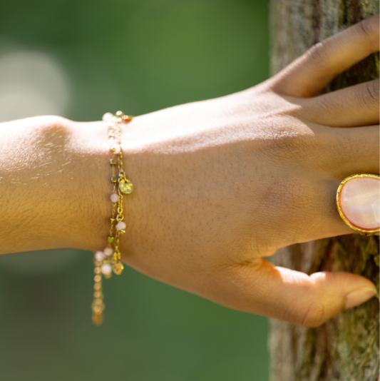 BRACELET DOUBLE RANGS EN ACIER INOXYDABLE AVEC BRELOQUE ROSE