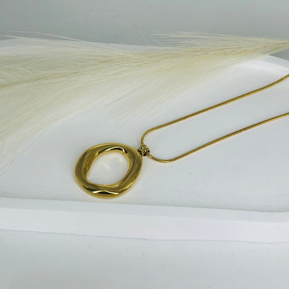 Collier Holly