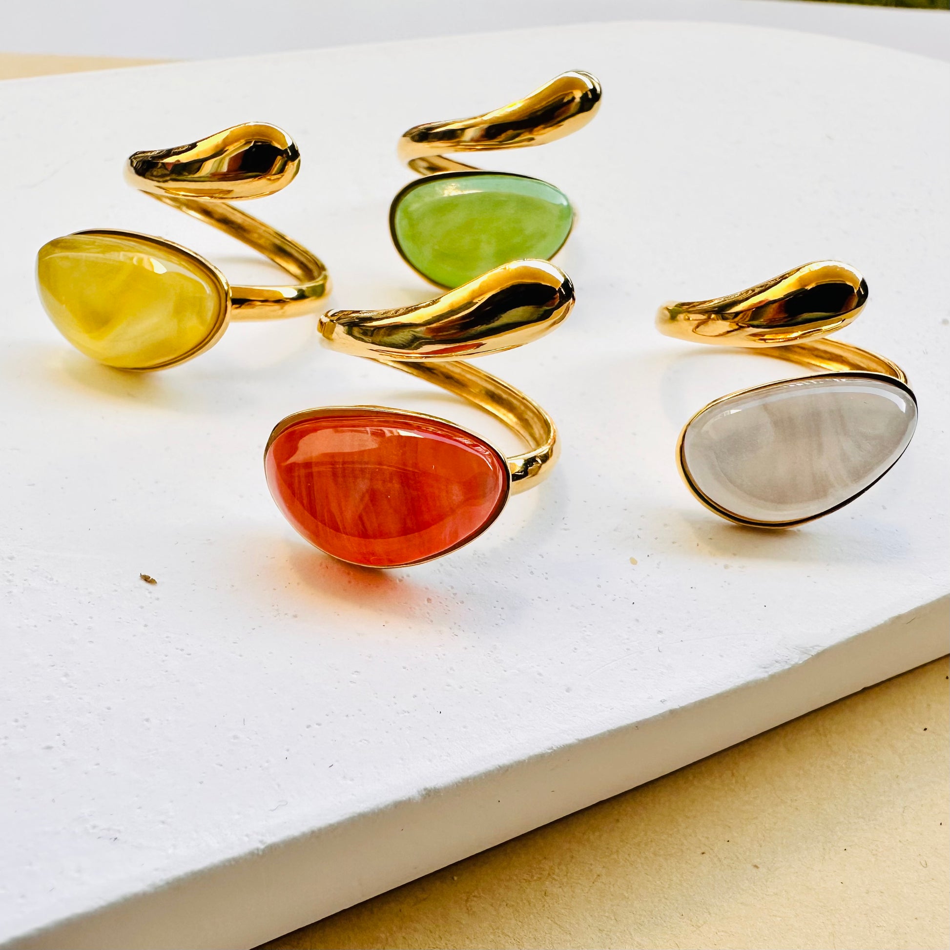 bague_avec_pierre_coloré