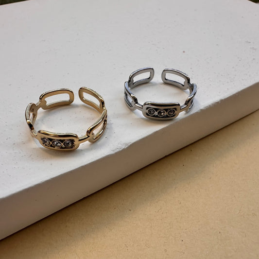 bague fine style chaine avec 3 petits strass