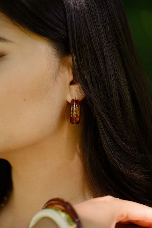 boucle en resine marron et acier 